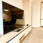 Azure Coast Horizon - Free Parking 公寓 圣君士坦丁和海伦那