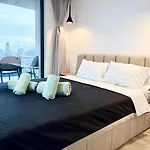 公寓 Azure Coast Horizon - Free Parking 圣君士坦丁和海伦那