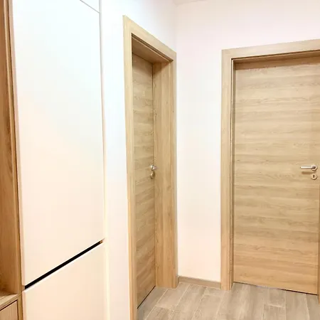 Azure Coast Horizon - Free Parking דירה